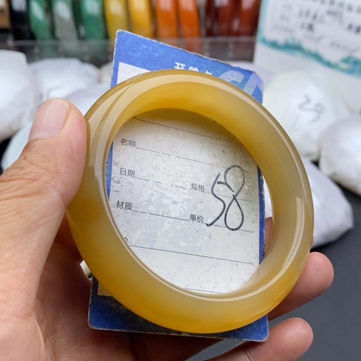 未镶嵌手镯石英质玉