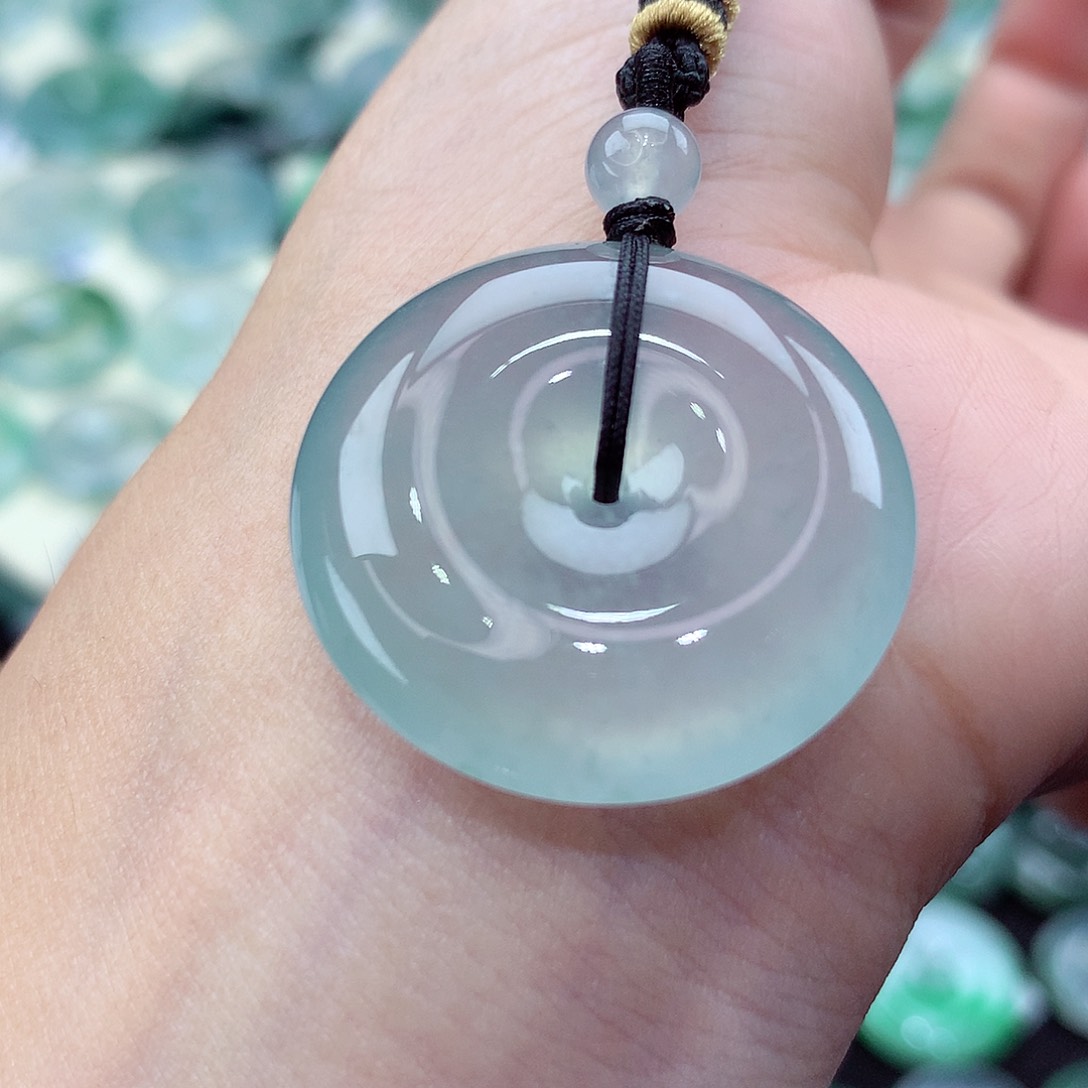 翡翠未镶嵌颈饰编号30。尺寸28.3-7.8