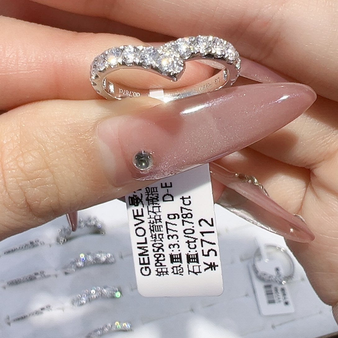 实验室培育钻石18K金镶嵌V排