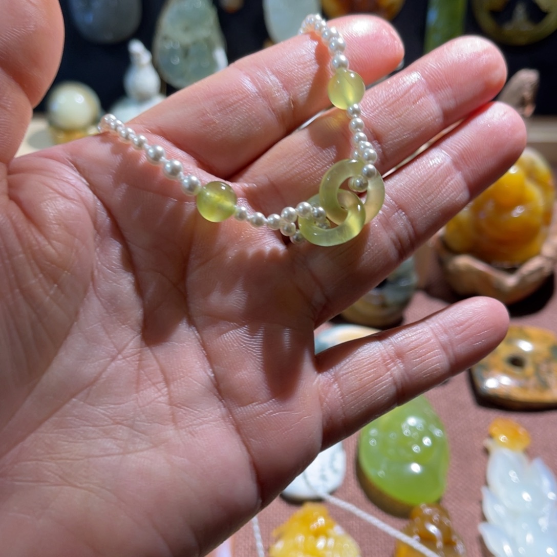 蛇纹石玉未镶嵌颈饰