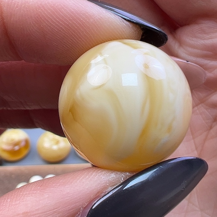 蜜蜡未镶嵌珠宝奇石