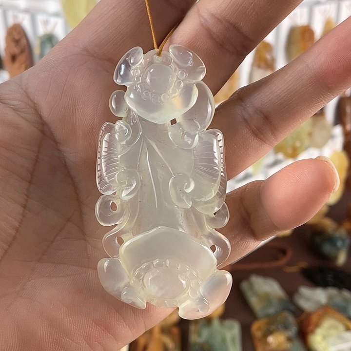 蛇纹石玉颈饰未镶嵌