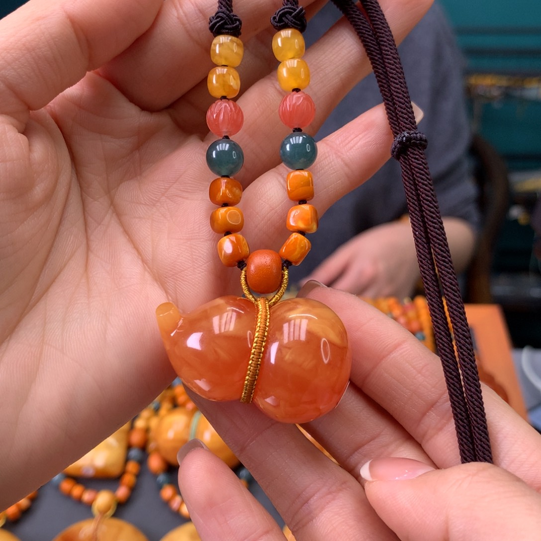 蜜蜡未镶嵌颈饰葫芦