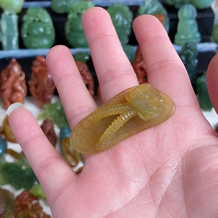 未镶嵌蛇纹石玉颈饰