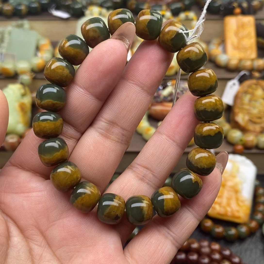 透闪石质玉未镶嵌手串