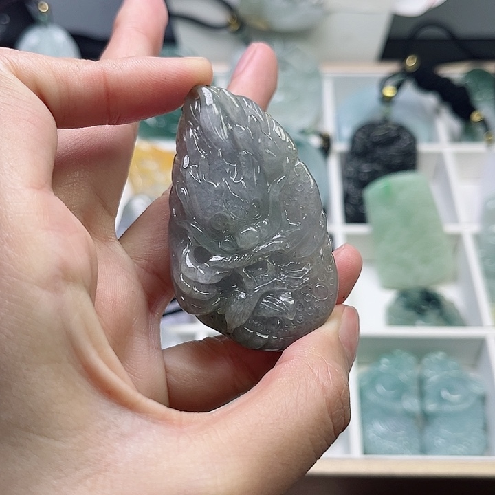 翡翠颈饰未镶嵌翡翠