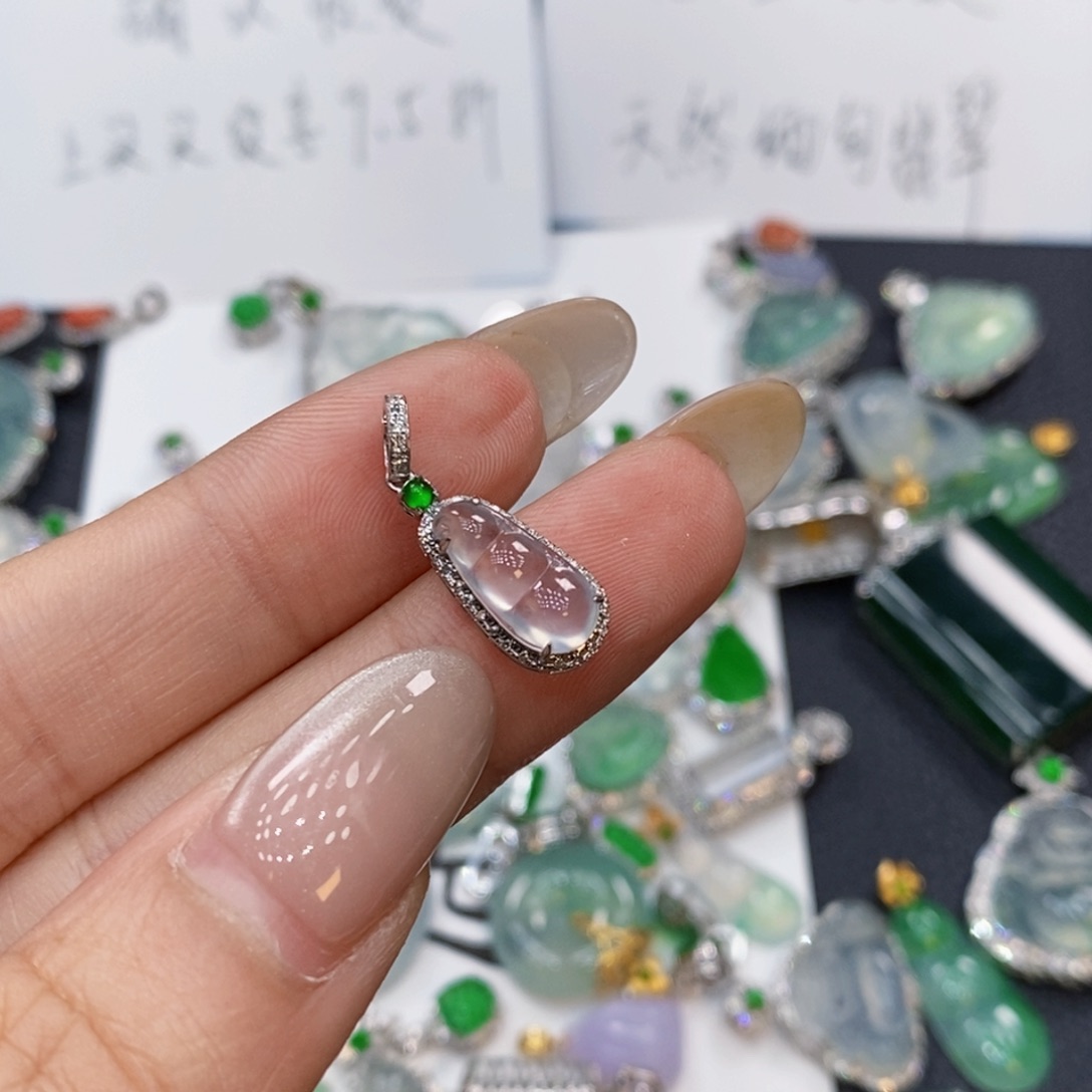 翡翠18K金镶嵌颈饰
