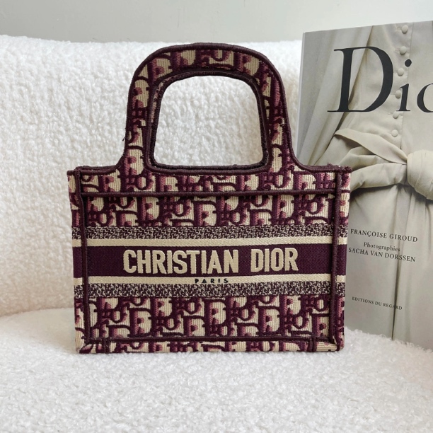99新 DIOR/迪奥 酒红色刺绣tote mini 包/86578325/12期/代卖服务