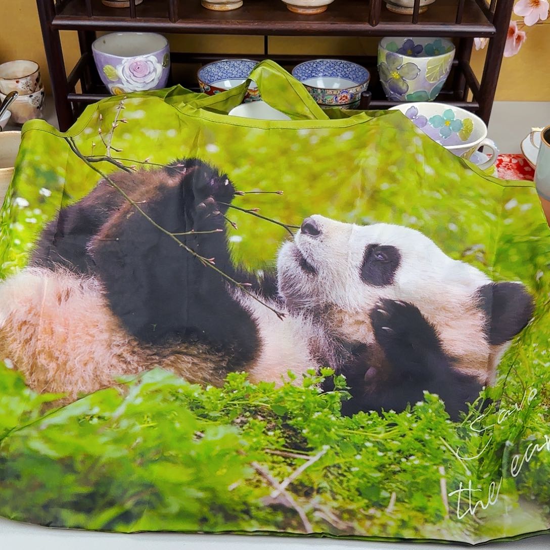 他家茶具瓷器真美！