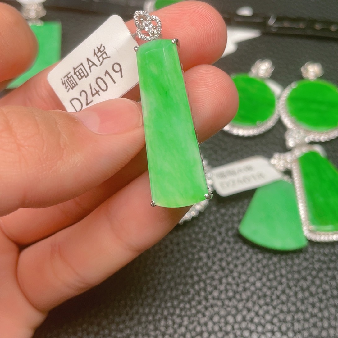 【闪购商品】翡翠吊坠(不含链)银S925镶嵌鑫*