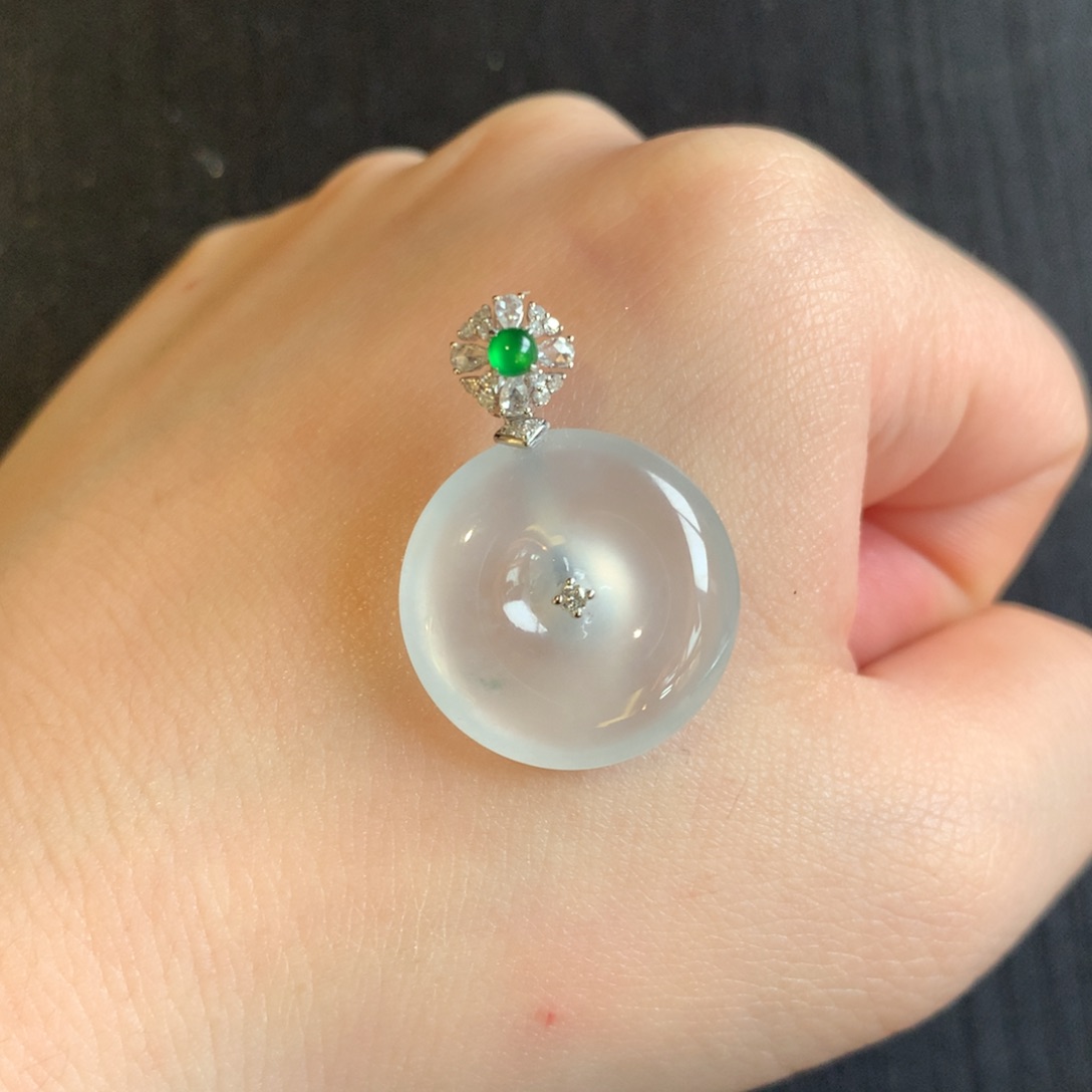 翡翠颈饰18K金镶嵌天然翡翠