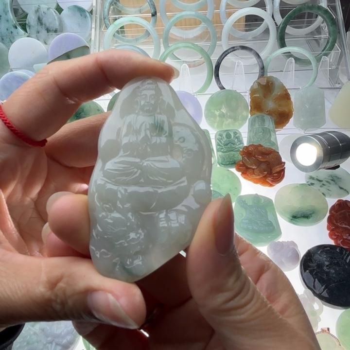 翡翠吊坠(赠链)未镶嵌翡翠飘花御龙观音