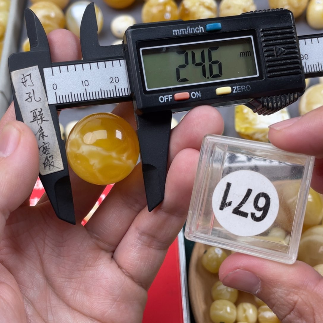 蜜蜡珠宝奇石未镶嵌