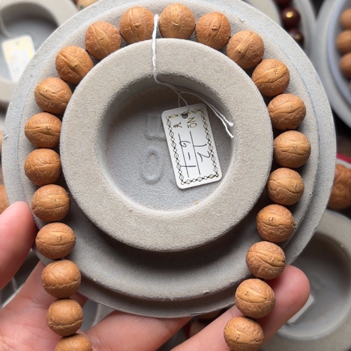 凤眼菩提吊坠12m m手持