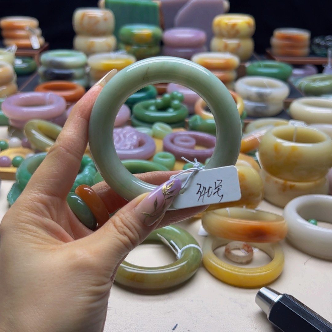 石英质玉手镯未镶嵌