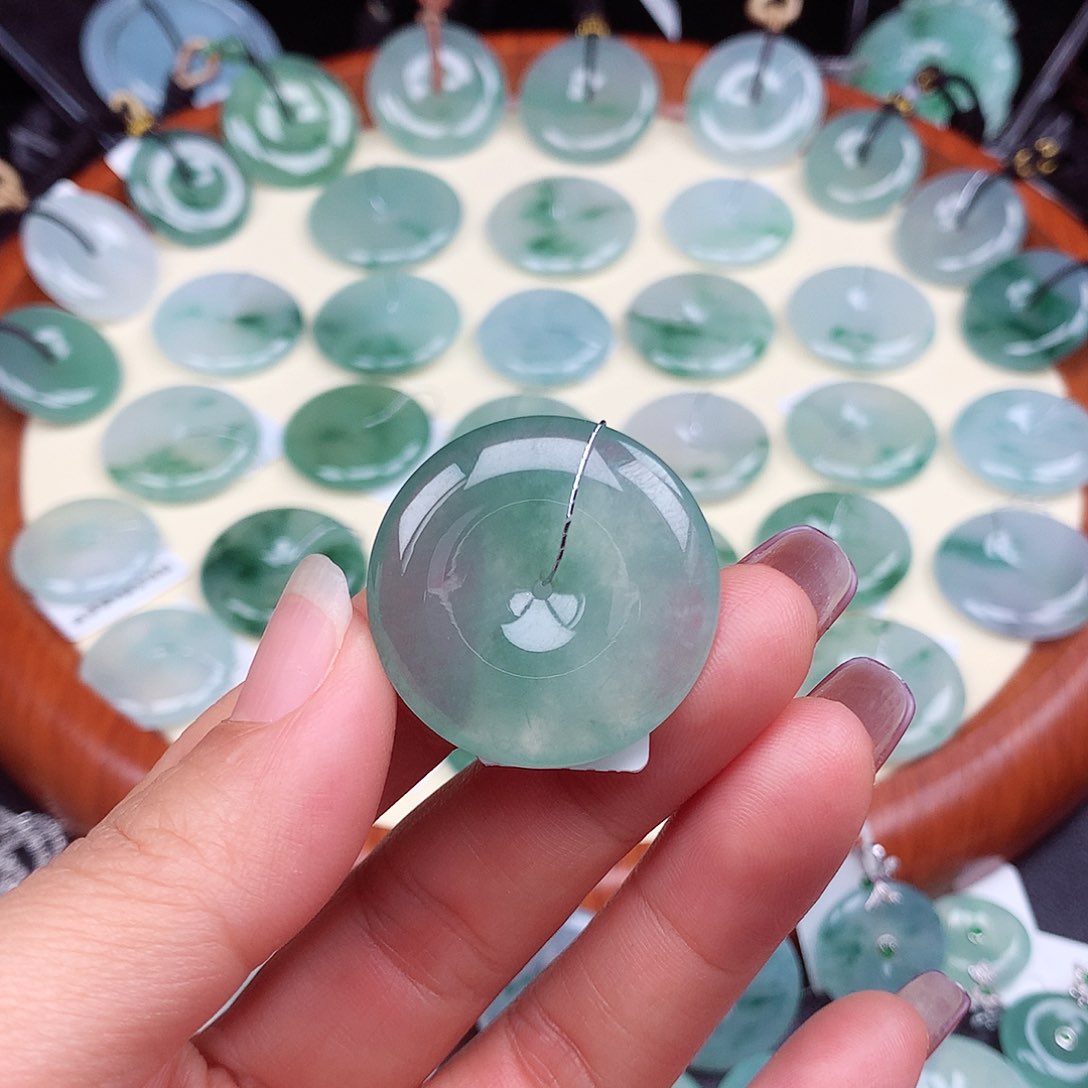 翡翠未镶嵌颈饰吊坠