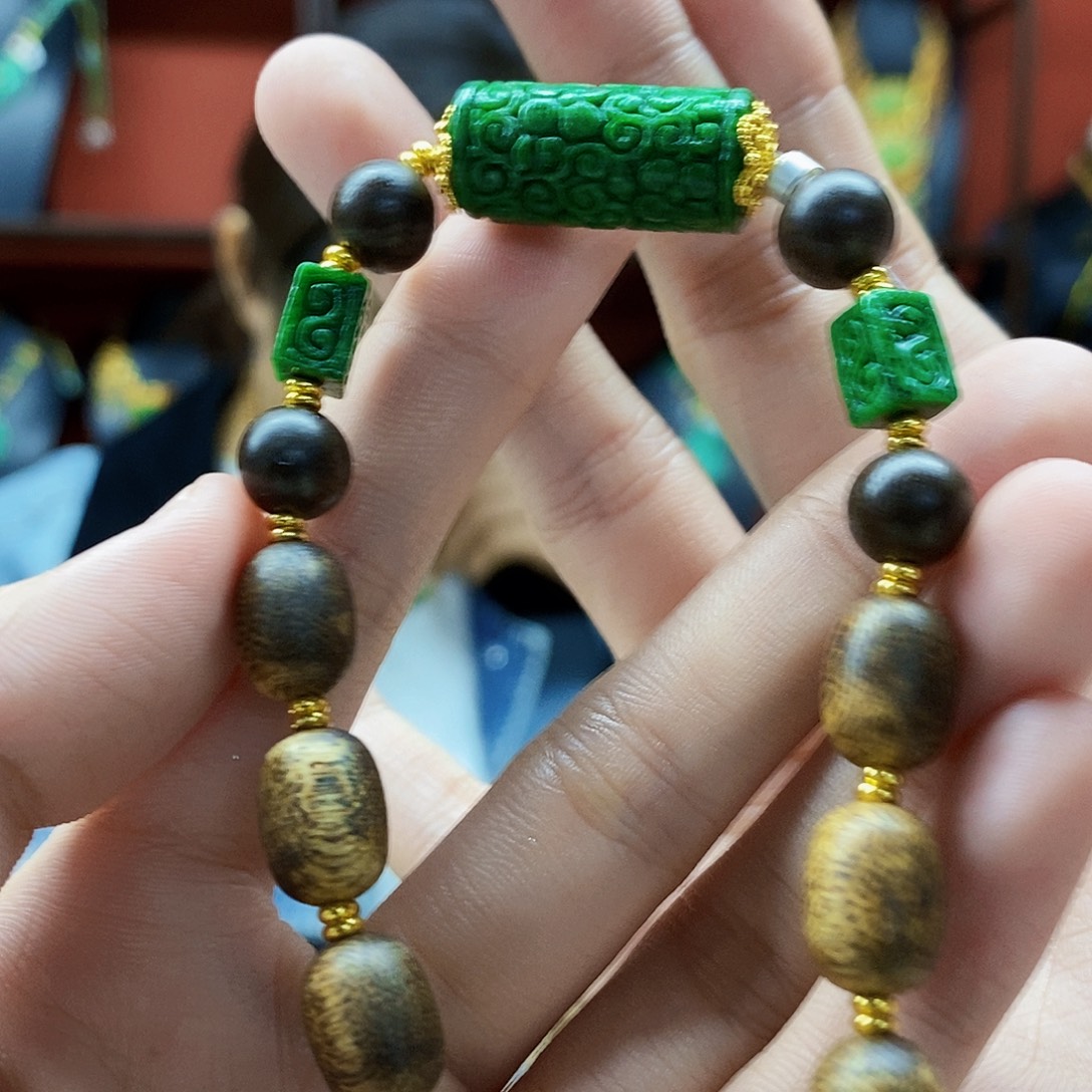 翡翠未镶嵌颈饰吊坠