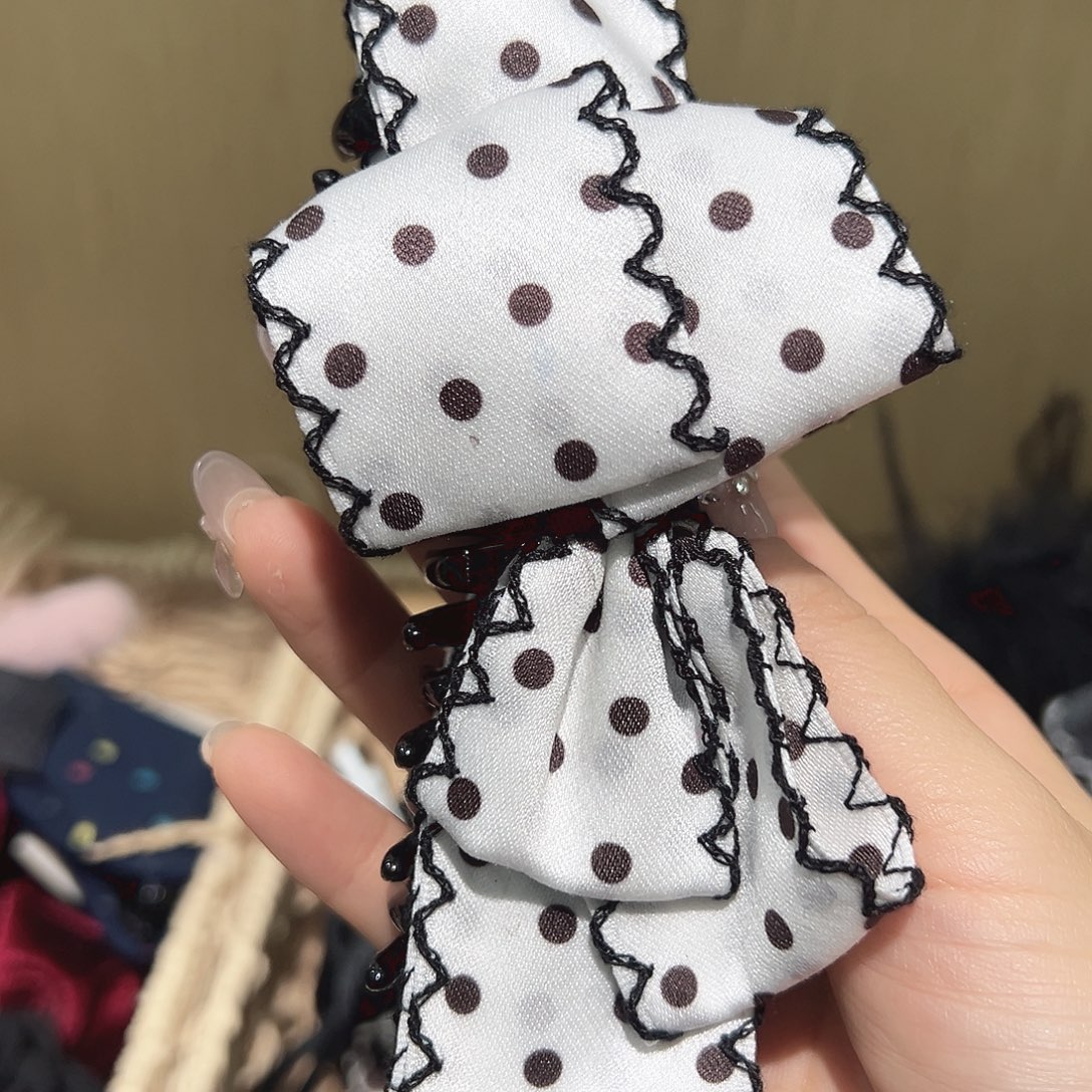 非金属白色波点香蕉夹