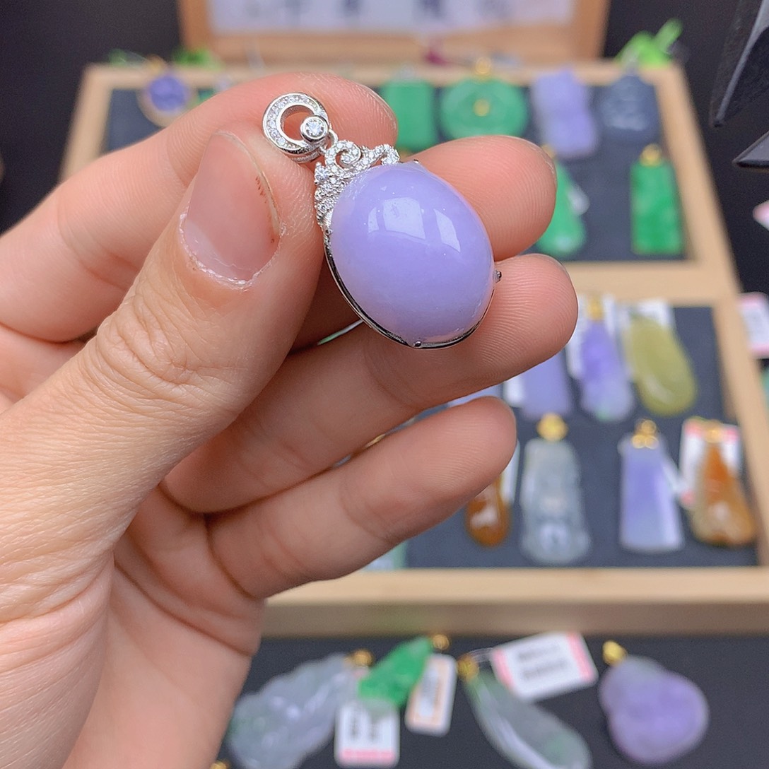 翡翠颈饰未镶嵌翡翠