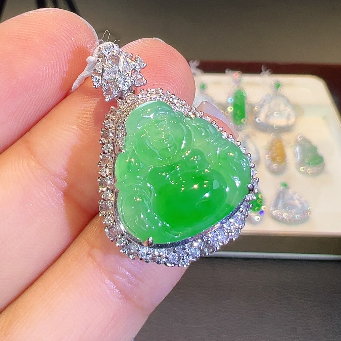 翡翠18K金镶嵌颈饰