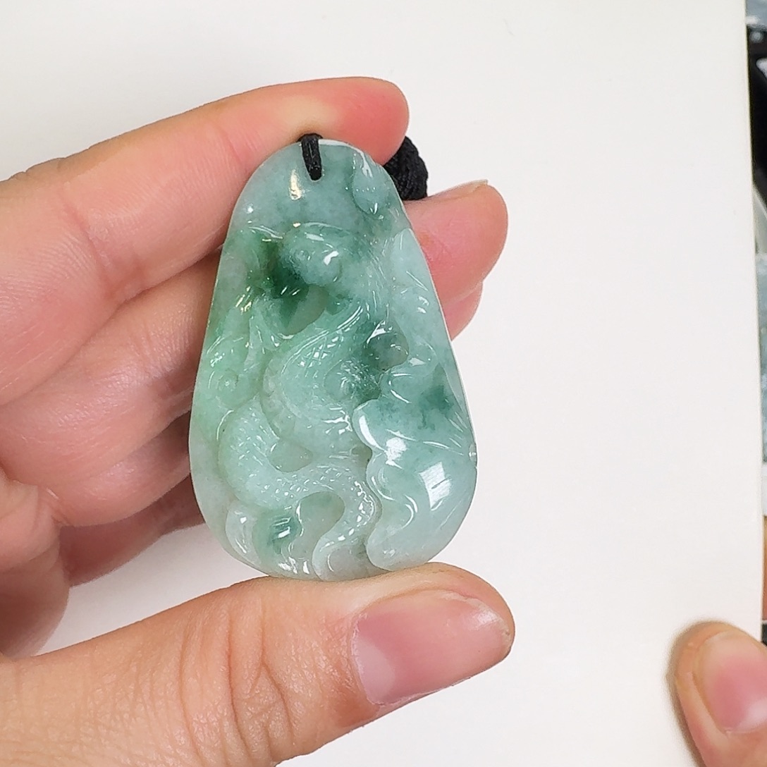 翡翠颈饰未镶嵌蛇牌