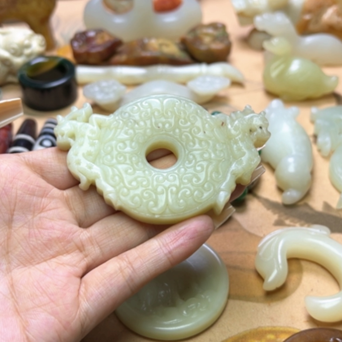 【闪购商品】蛇纹石玉颈饰未镶嵌