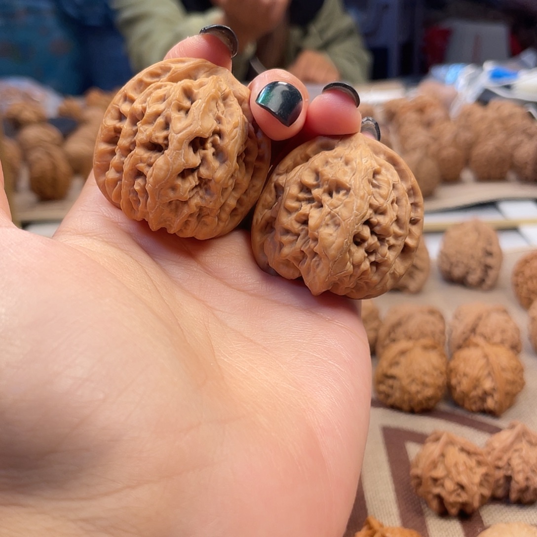 文玩核桃吊坠九龙