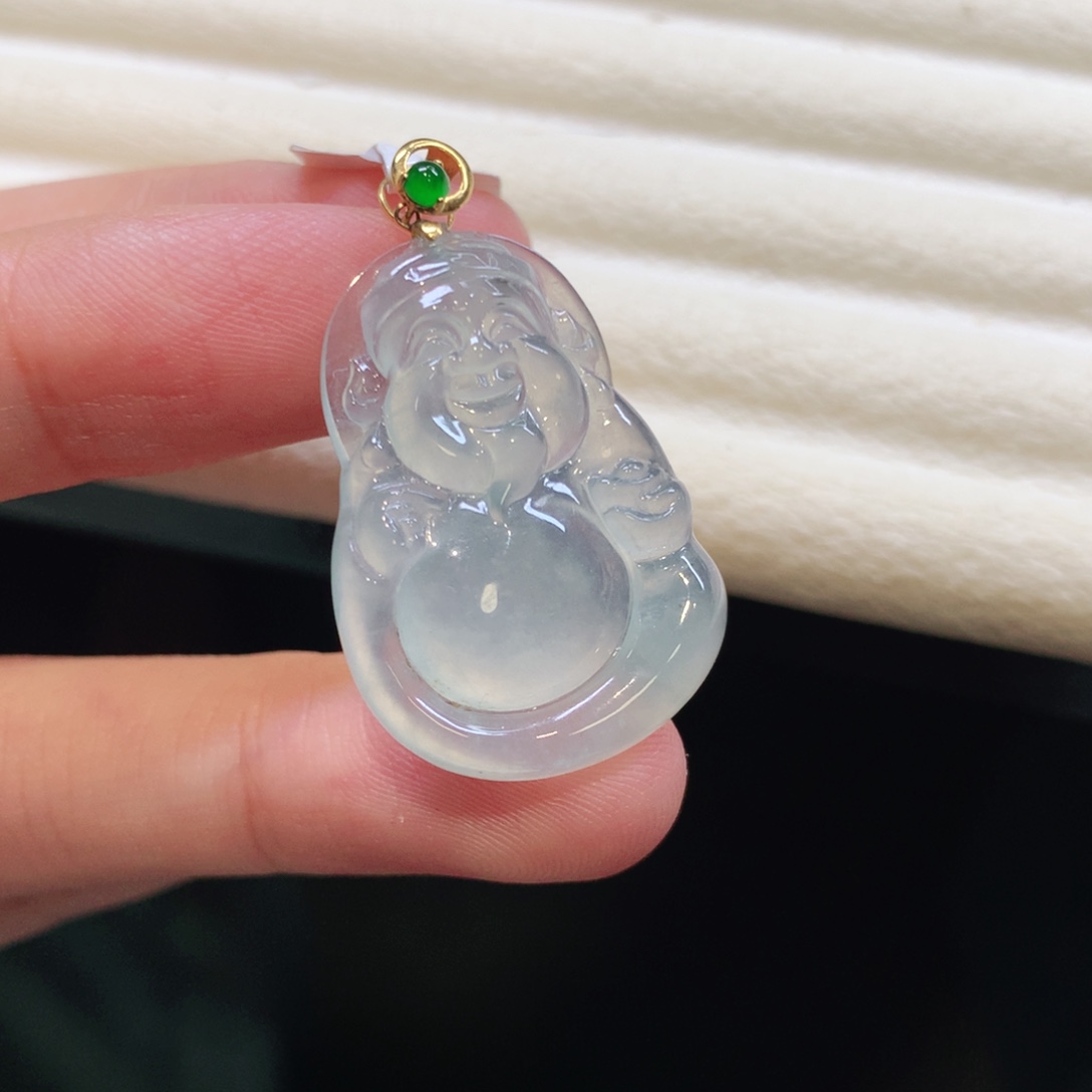 翡翠18K金镶嵌颈饰财神