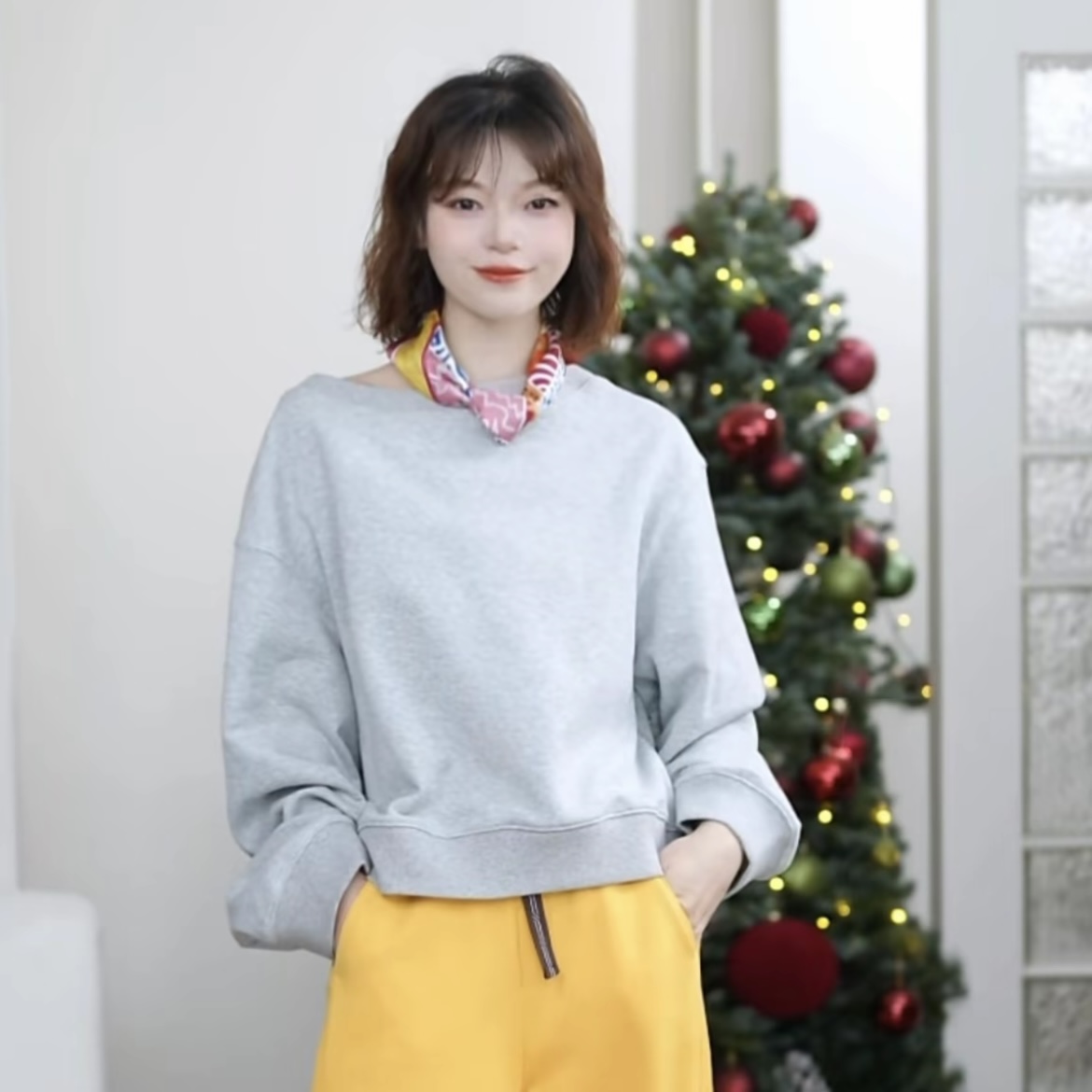 AMASS/阿玛施春季新款简约时尚百搭慵懒感休闲圆领长袖卫衣530163