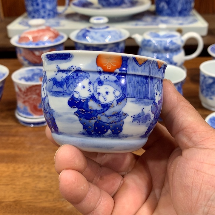 晓剑窑青花童子主人杯