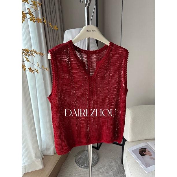DAIRI   ZHOU▪️最阳光的味道   9.1%亚麻37%莱赛尔红V领镂空上衣