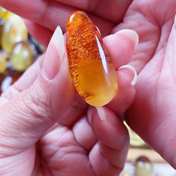 青***青琥珀未镶嵌裸石挂件