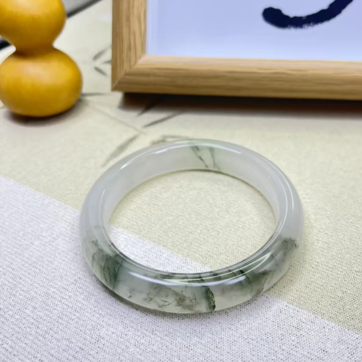 石英质玉天山翠手镯编号：147