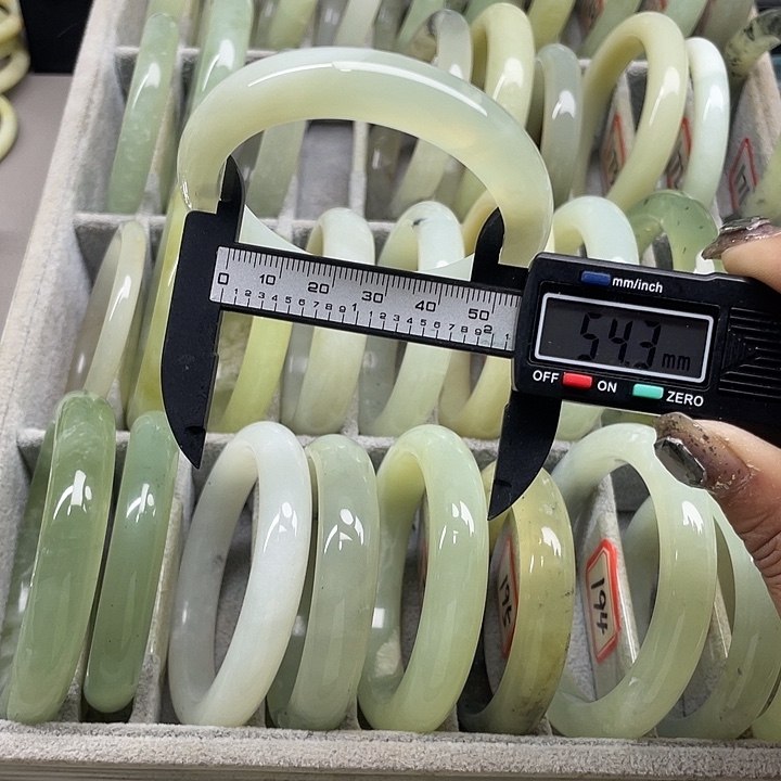 蛇纹石玉未镶嵌手镯177