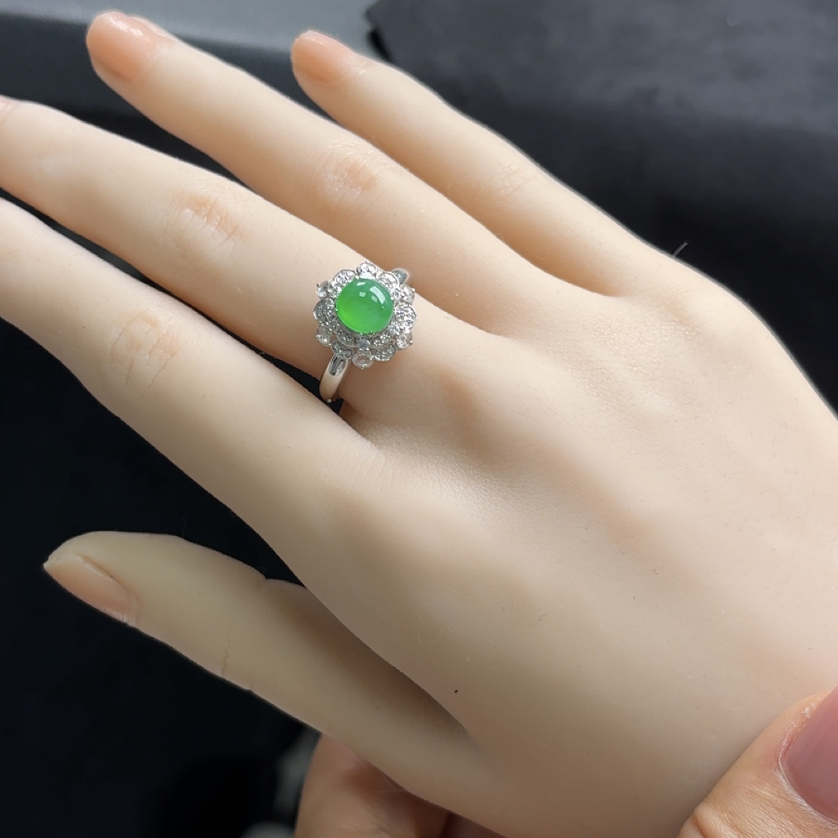 M（上新）强推辣阳绿翡翠a货戒指