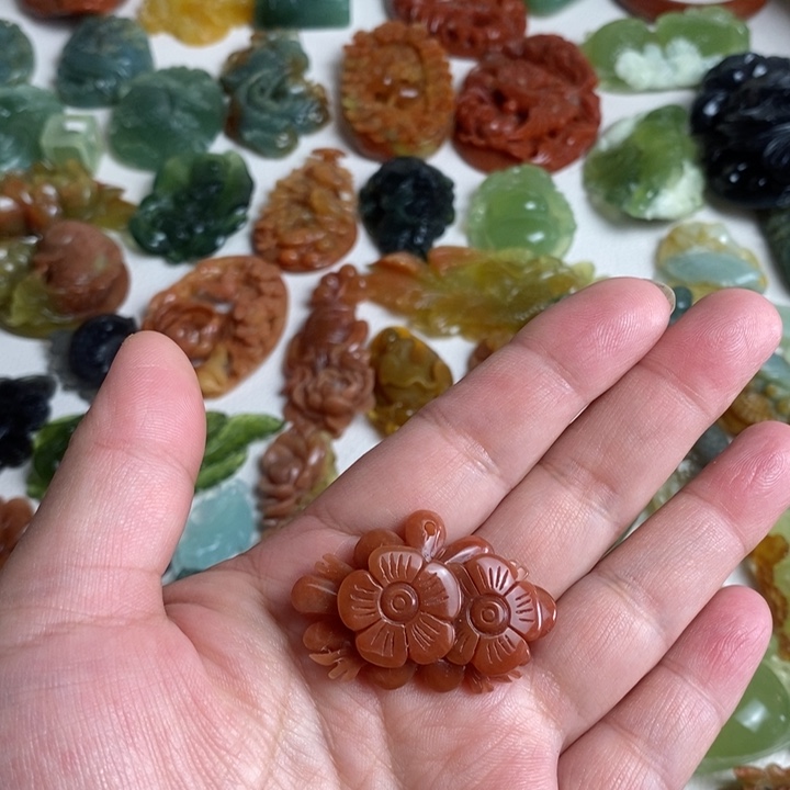 蛇纹石玉颈饰未镶嵌