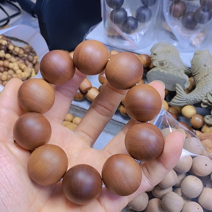 檀香木其他奶香。。