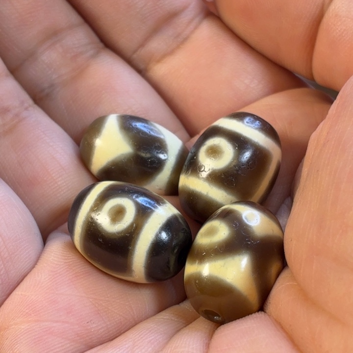 王***…玛瑙/玉髓未镶嵌颈饰