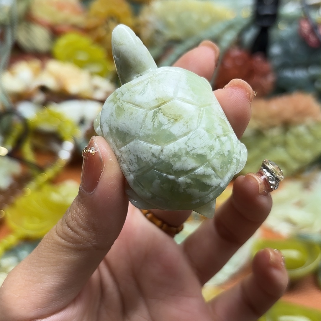 蛇纹石玉未镶嵌吊坠