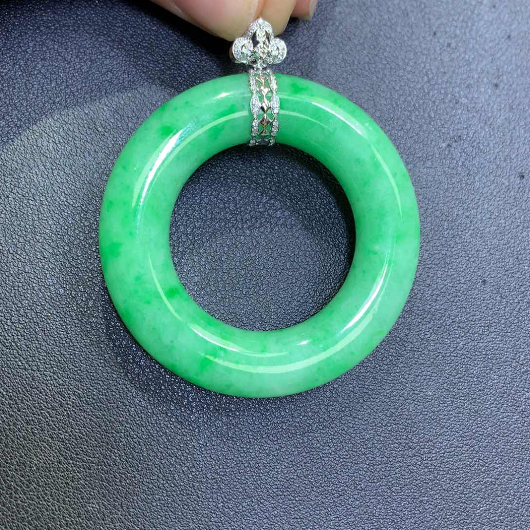 翡翠颈饰18K金镶嵌翡翠