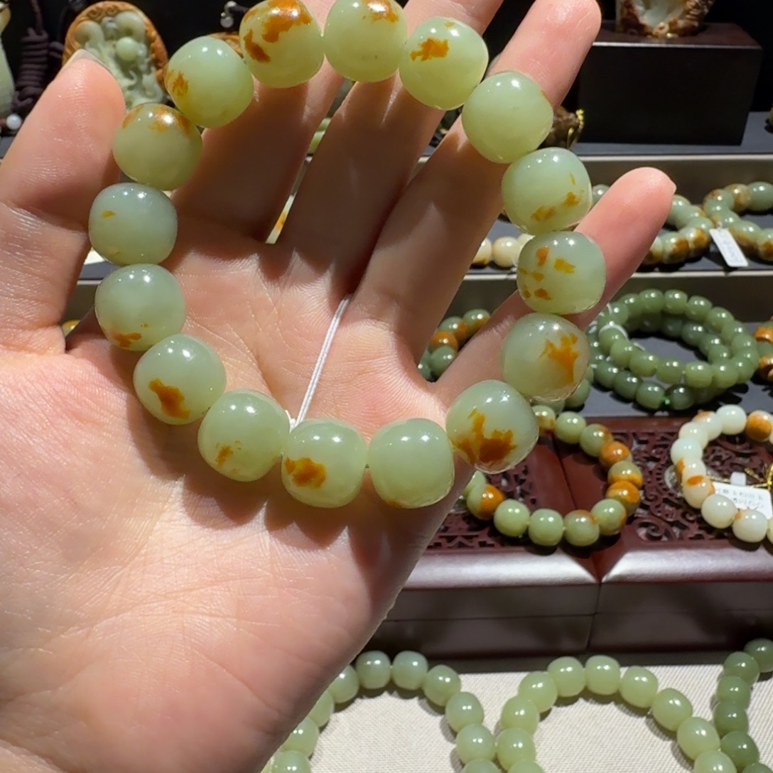 像***雨和田玉（糖玉）未镶嵌手链