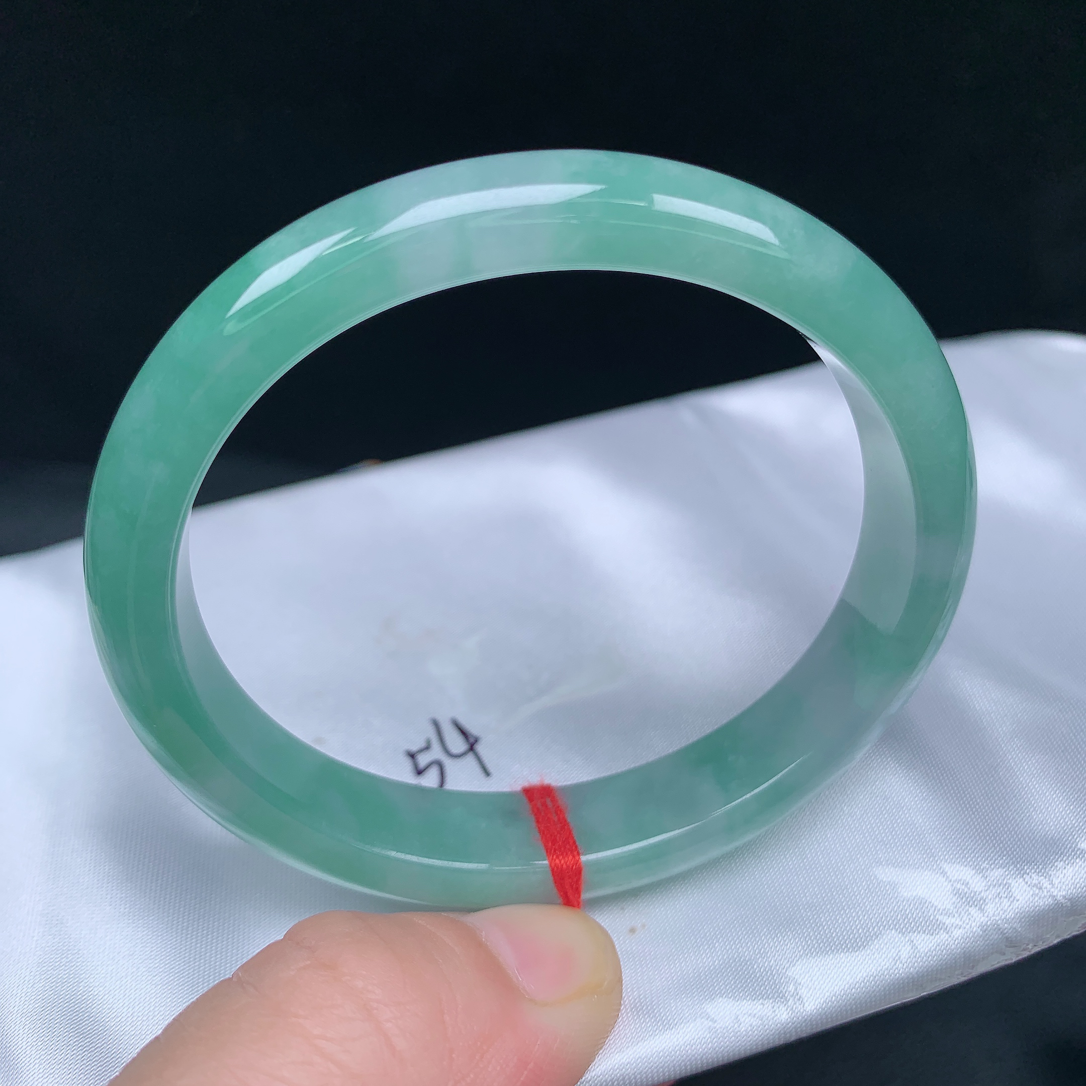 编号198 缅甸纯天然翡翠A货手镯贵妃54