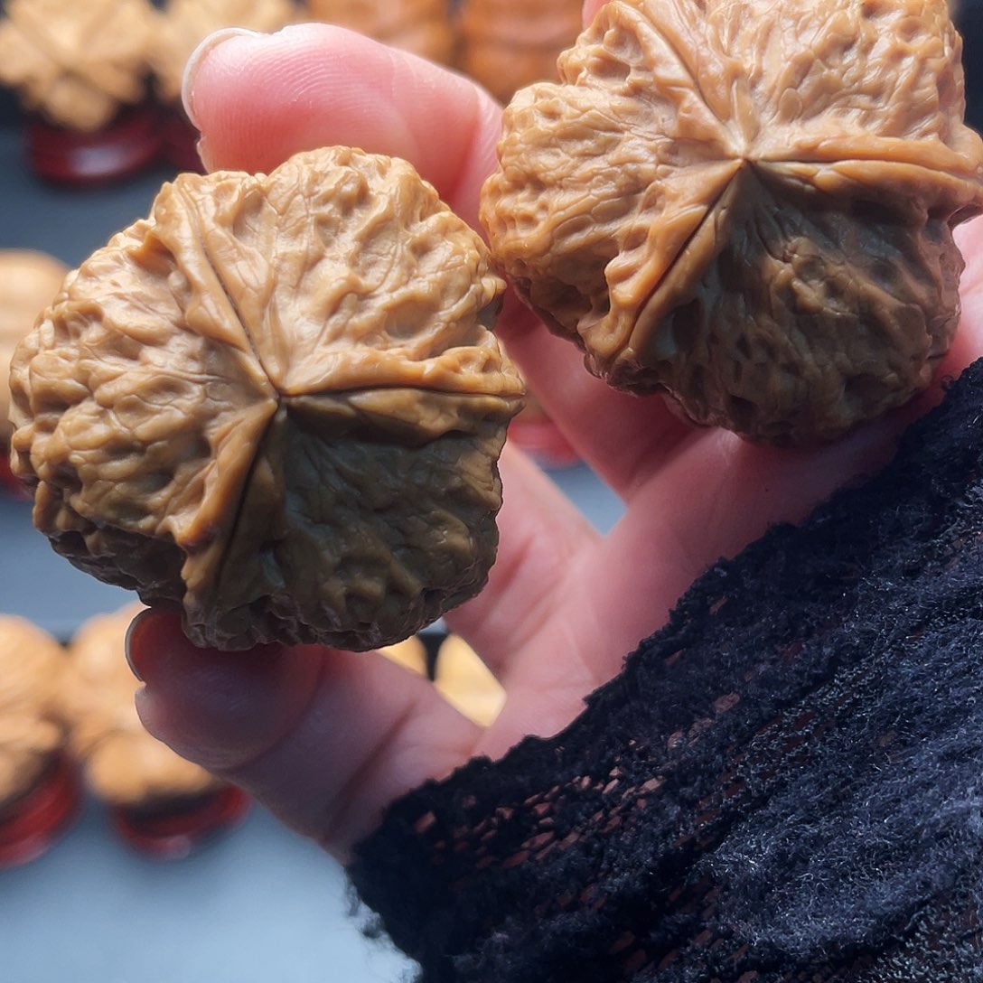 文玩核桃吊坠古玉……