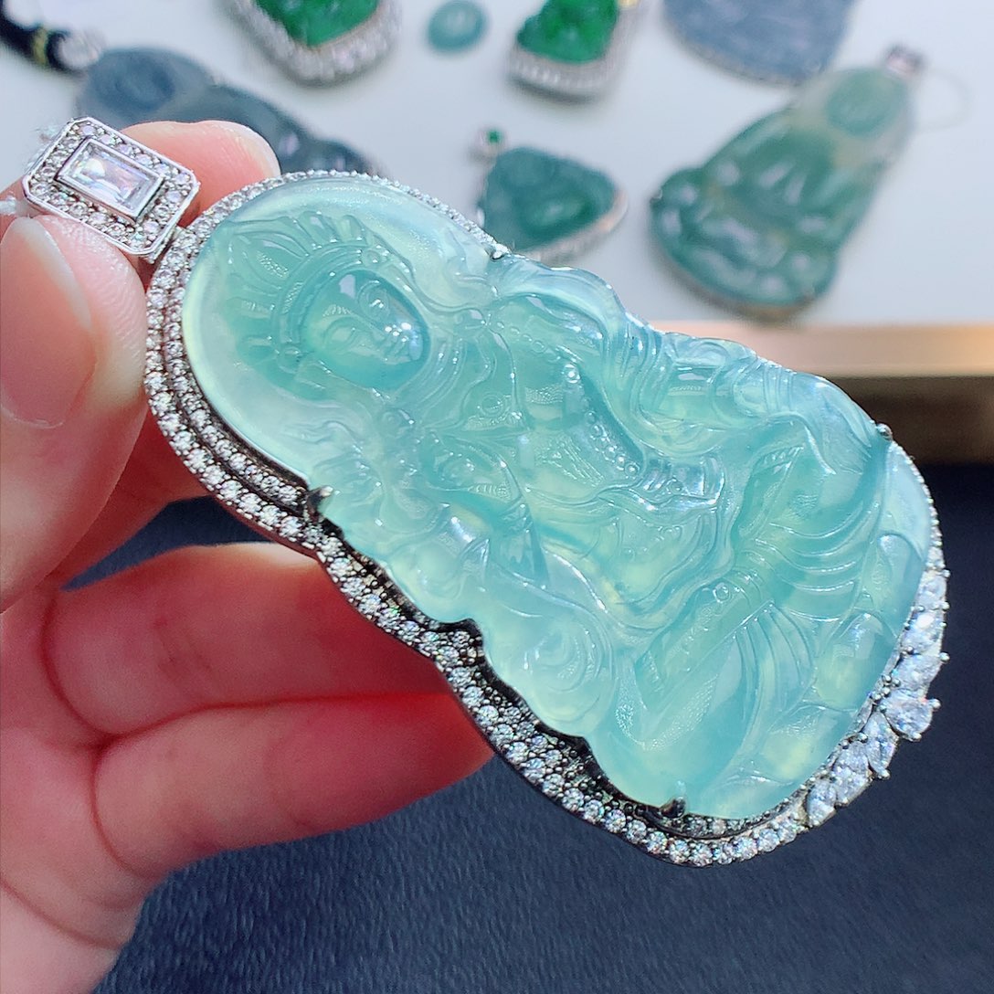 翡翠颈饰未镶嵌翡翠