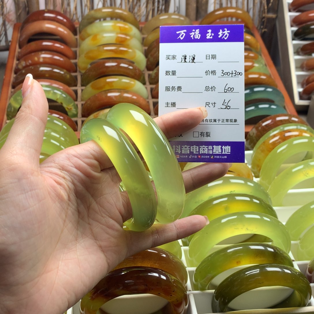 蛇纹石玉手镯未镶嵌漫*