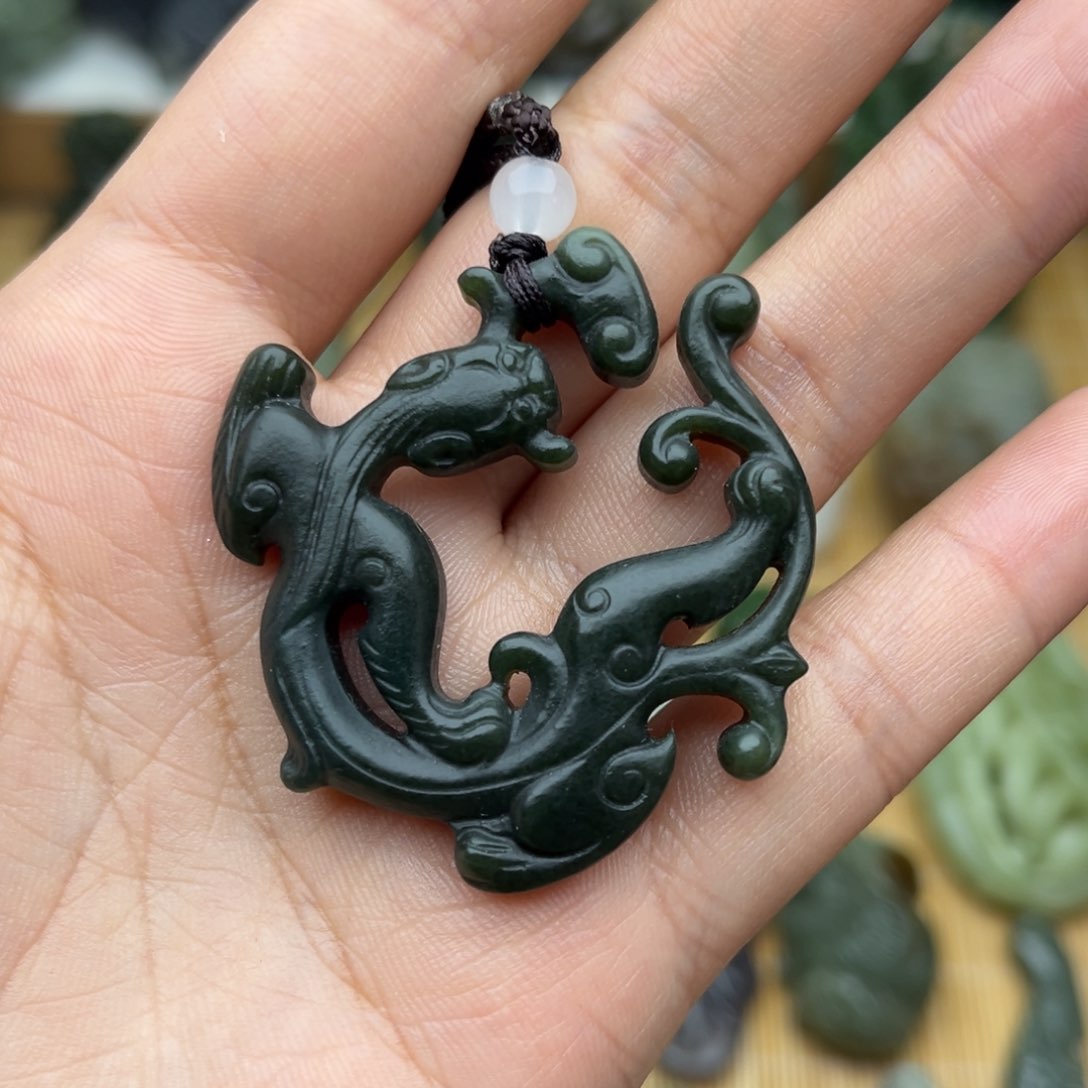 和田玉颈饰未镶嵌