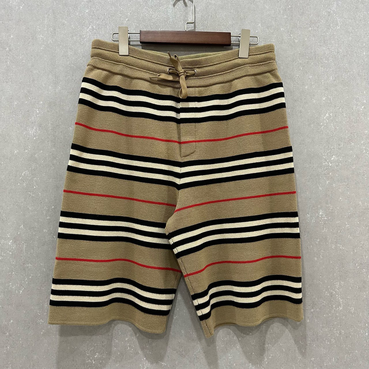 99新 BURBERRY/博柏利 条纹丝毛混纺提花羊毛休闲短裤S码004228