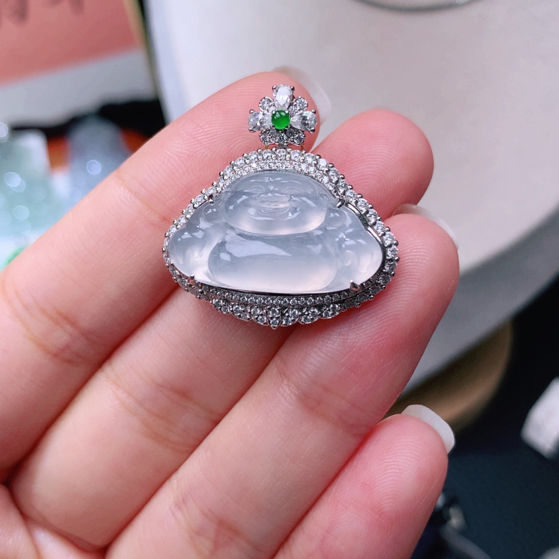 颈饰18K金镶嵌翡翠佛公