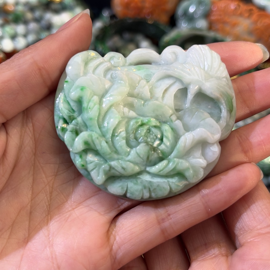 翡翠未镶嵌颈饰待编款