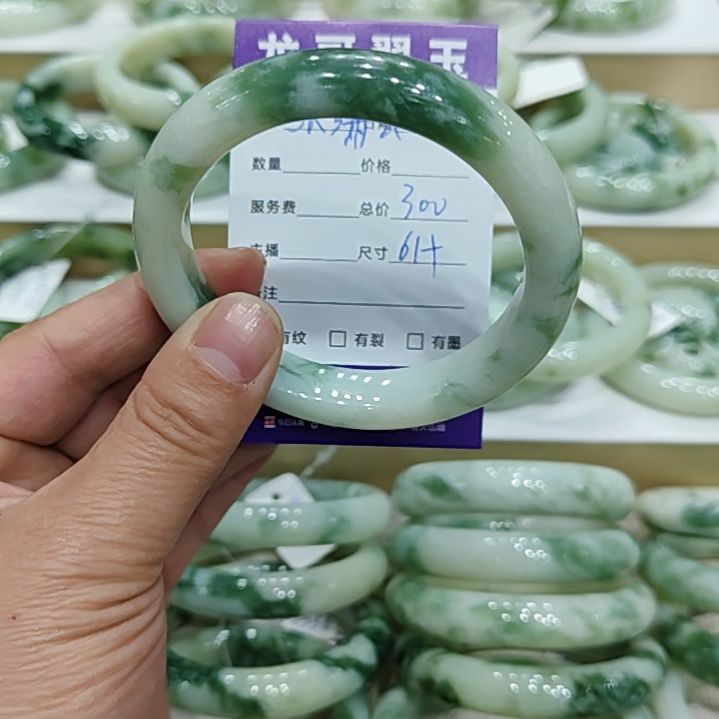 透闪石-蛇纹石玉手镯未镶嵌张****板